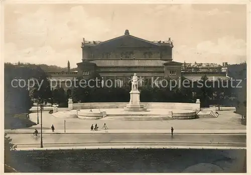 AK / Ansichtskarte Berlin Staatsoper Platz der Republik und Moltkedenkmal Kat. Berlin