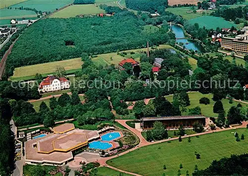 AK / Ansichtskarte Bad Sassendorf Thermal Bewegungsbad mit Gradierwerk Fliegeraufnahme Kat. Bad Sassendorf