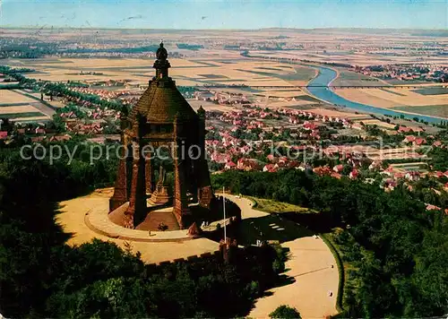AK / Ansichtskarte Porta Westfalica Fliegeraufnahme mit Kaiser Wilhelm Denkmal Kat. Porta Westfalica