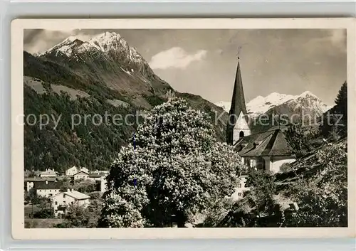 AK / Ansichtskarte Matrei Osttirol Ortsmotiv mit Kirche Baumbluete Alpenblick Kat. Matrei in Osttirol