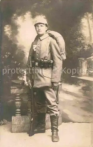 AK / Ansichtskarte Dessau Rosslau Militaria WK1 Soldat mit Bajonette  Kat. Dessau Rosslau