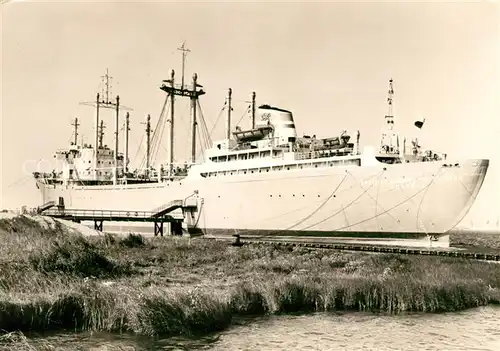 AK / Ansichtskarte Schiffe Ships Navires Traditionsschiff Typ Frieden Rostock Schmarl