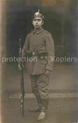 AK / Ansichtskarte Regiment IR 107 Infanterie Sachsen Jugend Militaria Soldat mit Bajonette WK1 