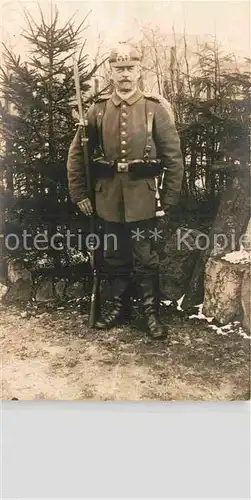AK / Ansichtskarte Militaria Uniformen Saechsisches Infanterie Regiment Soldat mit Gewehr WK1 Kat. Uniformen
