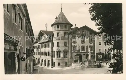 AK / Ansichtskarte Berchtesgaden Marktplatz Brunnen Innenstadt Fassandenmalerei Kat. Berchtesgaden