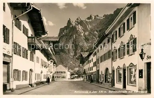 AK / Ansichtskarte Mittenwald Bayern Bahnhofstrasse mit Karwendel Kat. Mittenwald