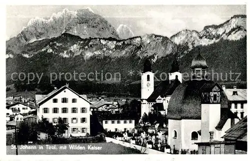 AK / Ansichtskarte St Johann Tirol Ortsmotiv mit Kirche Wilder Kaiser Kaisergebirge Kat. St. Johann in Tirol