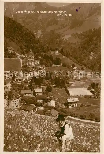 AK / Ansichtskarte Les Avants Jeune Vaudoise cueillant des Narcisses Narzissenfeld Alpen Kat. Les Avants