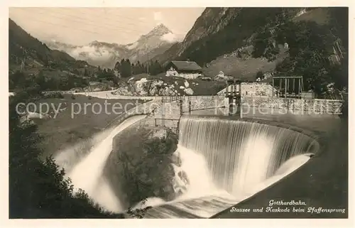 AK / Ansichtskarte Gotthardbahn Stausee und Kaskade beim Pfaffensprung Alpen Kat. Eisenbahn