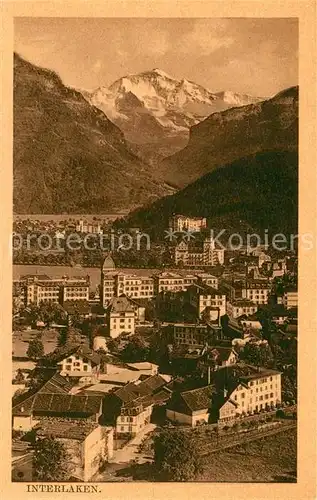 AK / Ansichtskarte Interlaken BE Stadtbild mit Alpenpanorama Kat. Interlaken