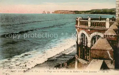 AK / Ansichtskarte Hendaye Pyrenees Atlantiques La Plage vue du Casino et les Rochers Deux Jumeaux Kat. Hendaye