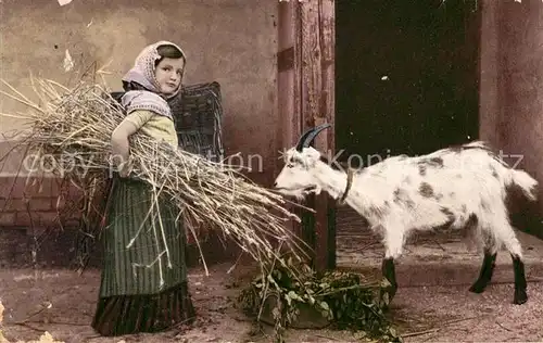 AK / Ansichtskarte Ziege Kind Maedchen  Kat. Tiere