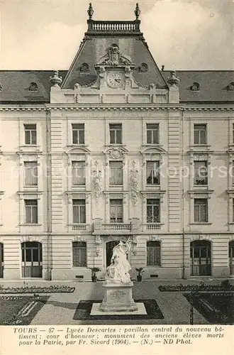 AK / Ansichtskarte Tours Indre et Loire Lycee Descartes Pavillon central du nouveau batiment cour d honneur Monument des Morts pour la Patrie Kat. Tours