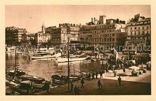 AK / Ansichtskarte Marseille Bouches du Rhone Un coint du vieux port
