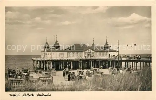 AK / Ansichtskarte Ahlbeck Ostseebad Strand Seebruecke Kat. Heringsdorf Insel Usedom