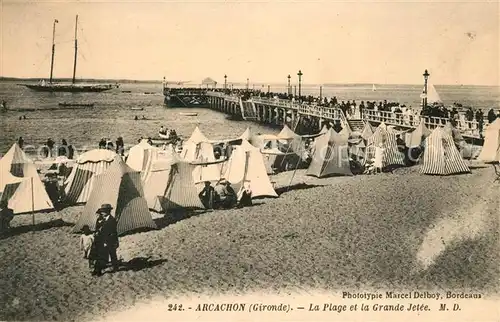 AK / Ansichtskarte Arcachon Gironde La Plage et la Grande Jetee Kat. Arcachon