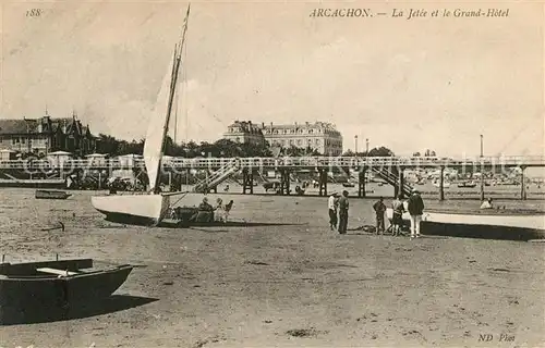 AK / Ansichtskarte Arcachon Gironde La Jetee et le Grand Hotel Kat. Arcachon