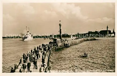 AK / Ansichtskarte Warnemuende Ostseebad Blick vom Molenkopf auf den Hafen Faehrschiff Kat. Rostock