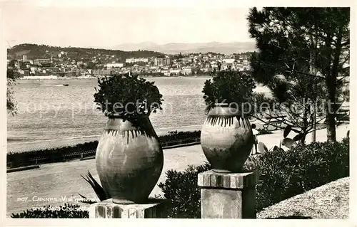 Cannes Alpes Maritimes Vue generale prise de la Croisette Kat. Cannes