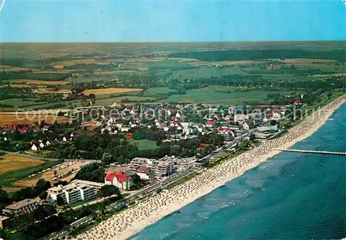 AK / Ansichtskarte Scharbeutz Ostseebad Fliegeraufnahme mit Strand Kat. Scharbeutz