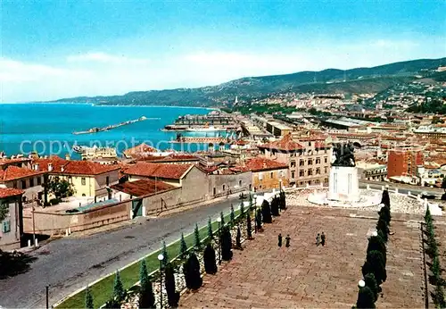 AK / Ansichtskarte Trieste Kriegerdenkmal Panorama Hafen Kat. Trieste