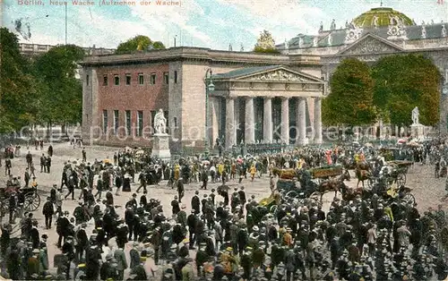 Berlin Neue Wache Aufziehen der Wache Denkmaeler Kat. Berlin