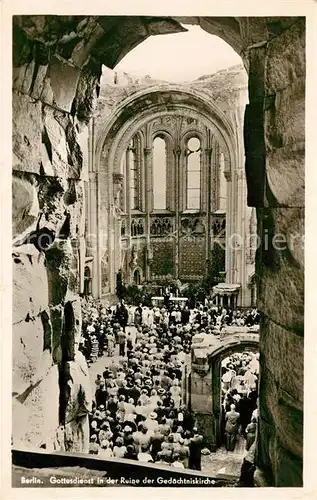 AK / Ansichtskarte Berlin Gottesdienst in der Ruine der Gedaechtniskirche Kat. Berlin