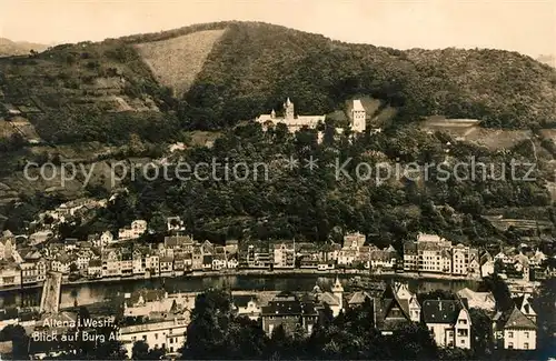 AK / Ansichtskarte Altena Lenne Panorama mit Blick auf die Burg Trinks Postkarte Kat. Altena