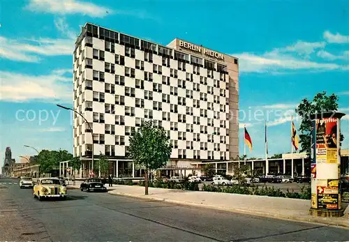 AK / Ansichtskarte Berlin Hilton Hotel Litfasssaeule Kat. Berlin