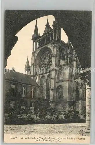 AK / Ansichtskarte Laon Aisne La Cathedrale Vue du chevet prise du Palais de Justice Kat. Laon