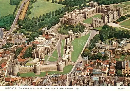 AK / Ansichtskarte Windsor Castle Fliegeraufnahme Kat. City of London