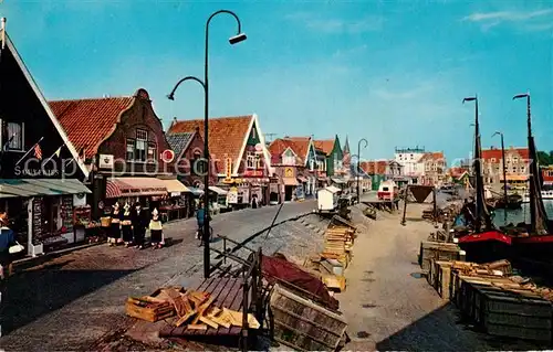 AK / Ansichtskarte Volendam Uferstrasse am Hafen Ladengeschaefte Kat. Niederlande