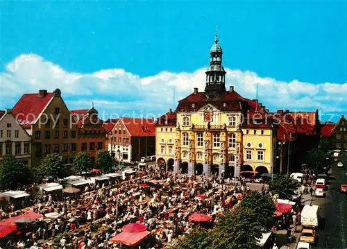 AK / Ansichtskarte Lueneburg Rathaus und Marktplatz Kat. Lueneburg