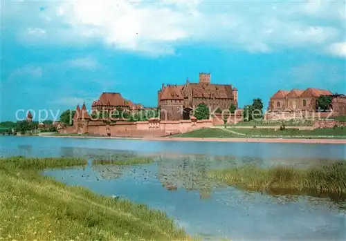 AK / Ansichtskarte Malbork Blick ueber die Nogat zum Schloss Kat. Marienburg Westpreussen