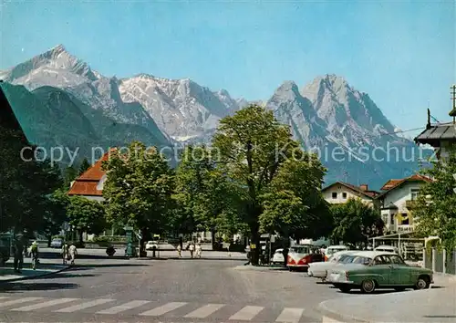 AK / Ansichtskarte Garmisch Partenkirchen Marktplatz mit Alpspitze Hoellental Zugspitze Wettersteingebirge Kat. Garmisch Partenkirchen