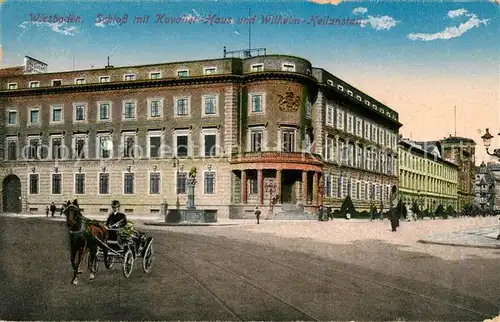 AK / Ansichtskarte Wiesbaden Schloss mit Kavalier Haus und Wilhelm Heilanstalt Kat. Wiesbaden