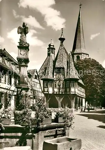 AK / Ansichtskarte Michelstadt Marktplatz mit Rathaus 15. Jhdt. Historisches Gebaeude Brunnen Kirchturm Kat. Michelstadt