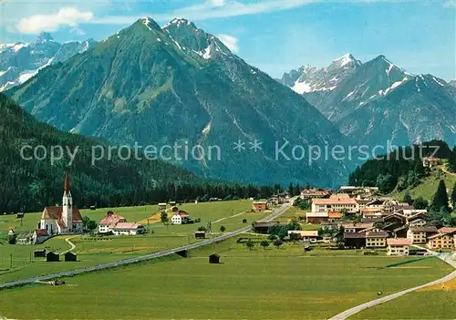 Elbigenalp mit Wetterspitze Sonnenkogeln Rotschrofenspitze Griesstalspitze Lechtaler Alpen Kat. Elbigenalp Lechtal Tirol