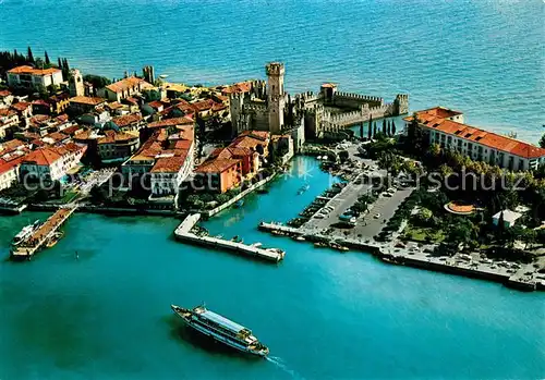 AK / Ansichtskarte Sirmione Lago di Garda Hafen Kat. Italien