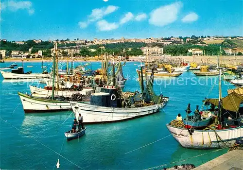 AK / Ansichtskarte Giulianova Porto Hafen Fischerboote Kat. Italien
