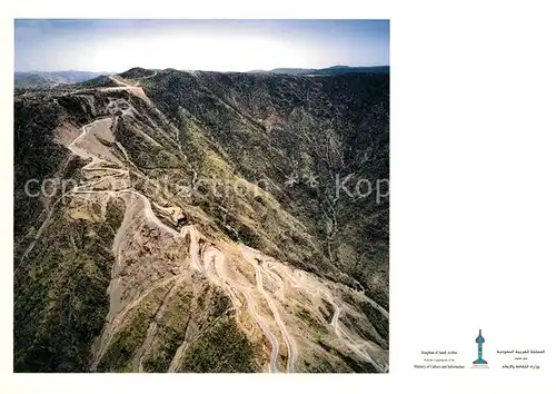 AK / Ansichtskarte Asir Mountain Pass Road leading to the Tihama Plain Gebirgspanoama Gebirgspass