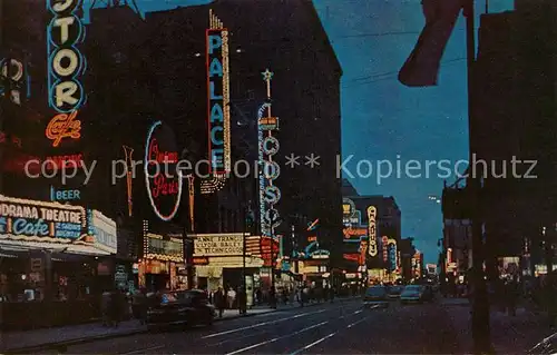 AK / Ansichtskarte Montreal Quebec Ste Catherine Street at night looking West Kat. Montreal