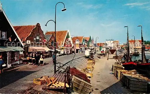 AK / Ansichtskarte Volendam Hafenpromenade Ladengeschaefte Kat. Niederlande