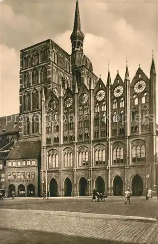 AK / Ansichtskarte Stralsund Mecklenburg Vorpommern Rathaus und St Nikolai Kat. Stralsund