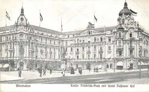 AK / Ansichtskarte Wiesbaden Kaiser Friedrich Platz mit Hotel Nassauer Hof Kat. Wiesbaden