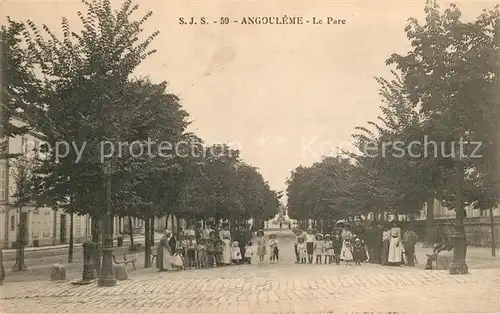 AK / Ansichtskarte Angouleme Park mit Besuchern Kat. Angouleme
