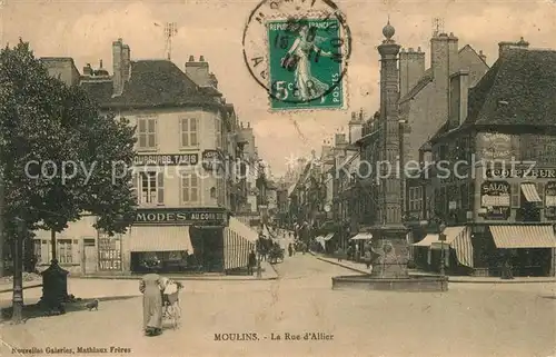 AK / Ansichtskarte Moulins Allier Rue d Allier Kat. Moulins