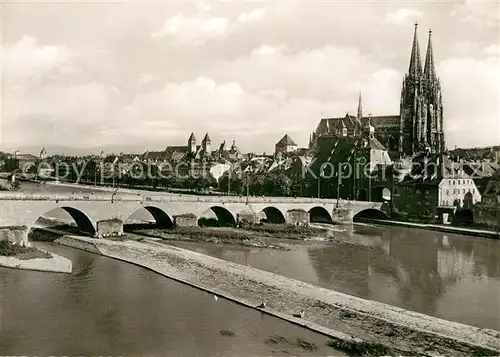 AK / Ansichtskarte Regensburg Donau Steinerne Bruecke und Dom Kat. Regensburg