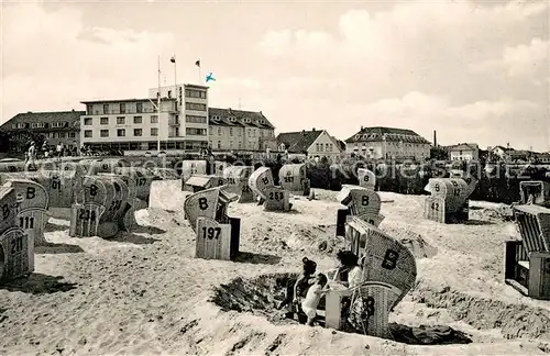 AK / Ansichtskarte Duhnen Nordsee Strand mit Hotels Kat. Cuxhaven