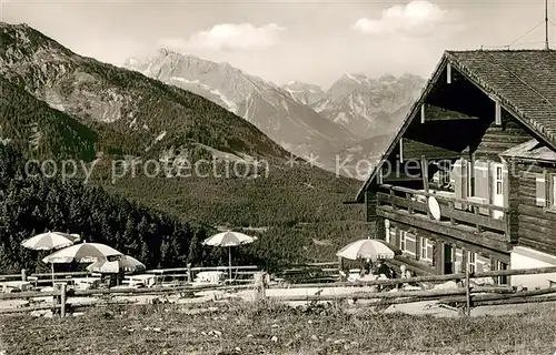 AK / Ansichtskarte Berchtesgaden Rossfeldskihuette Berchtesgadener Alpen Blick zum Kehlsteinhaus und Hochkalter Kat. Berchtesgaden